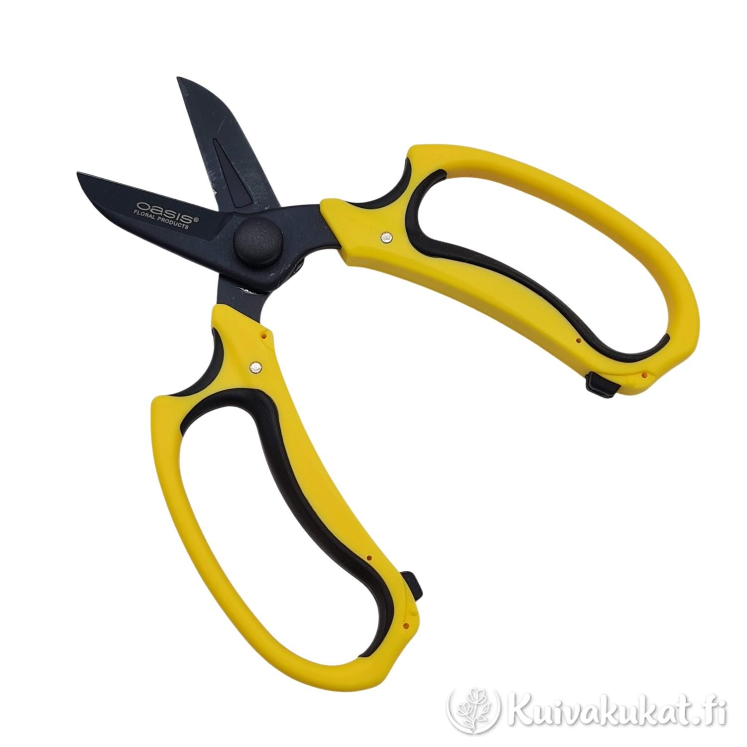 Keltaiset OASIS Ippon -kukkasakset avattuna valkoista taustaa vasten.