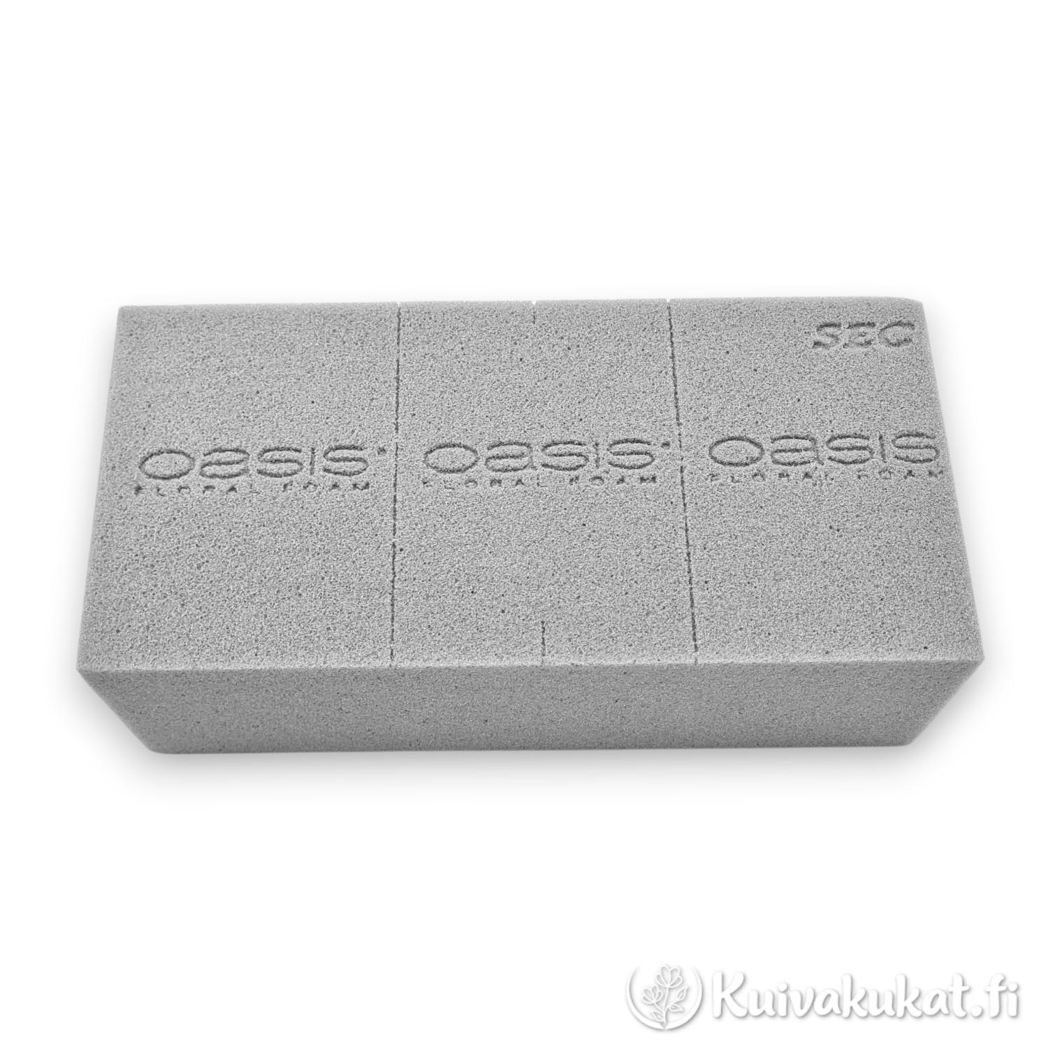 Harmaa OASIS SEC -kuivakukkasienitiili, jossa näkyvät valmiit leikkausurat.