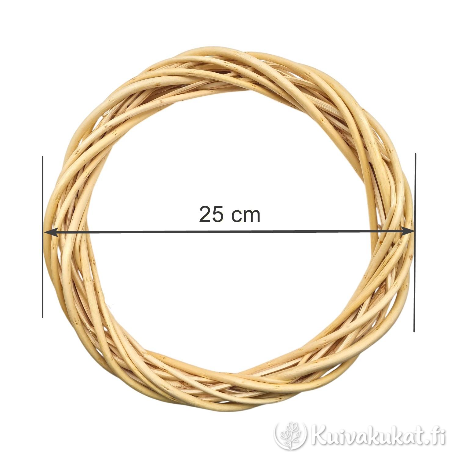 Havainnollistava kuva vaaleasta rottinkikranssipohjasta, jossa on mittamerkintä ulkohalkaisijasta 25 cm.
