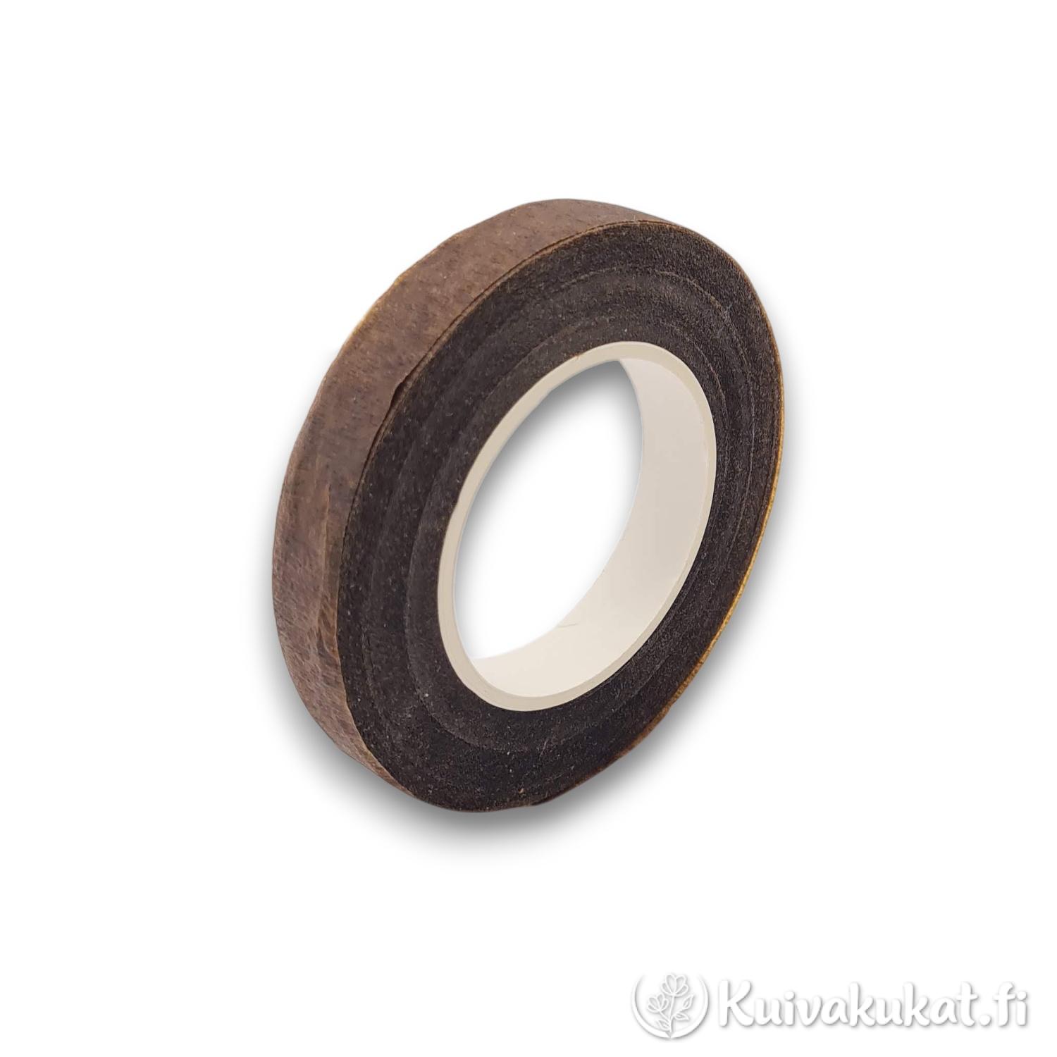 Rulla ruskeaa kukkateippiä valkoisella taustalla.
