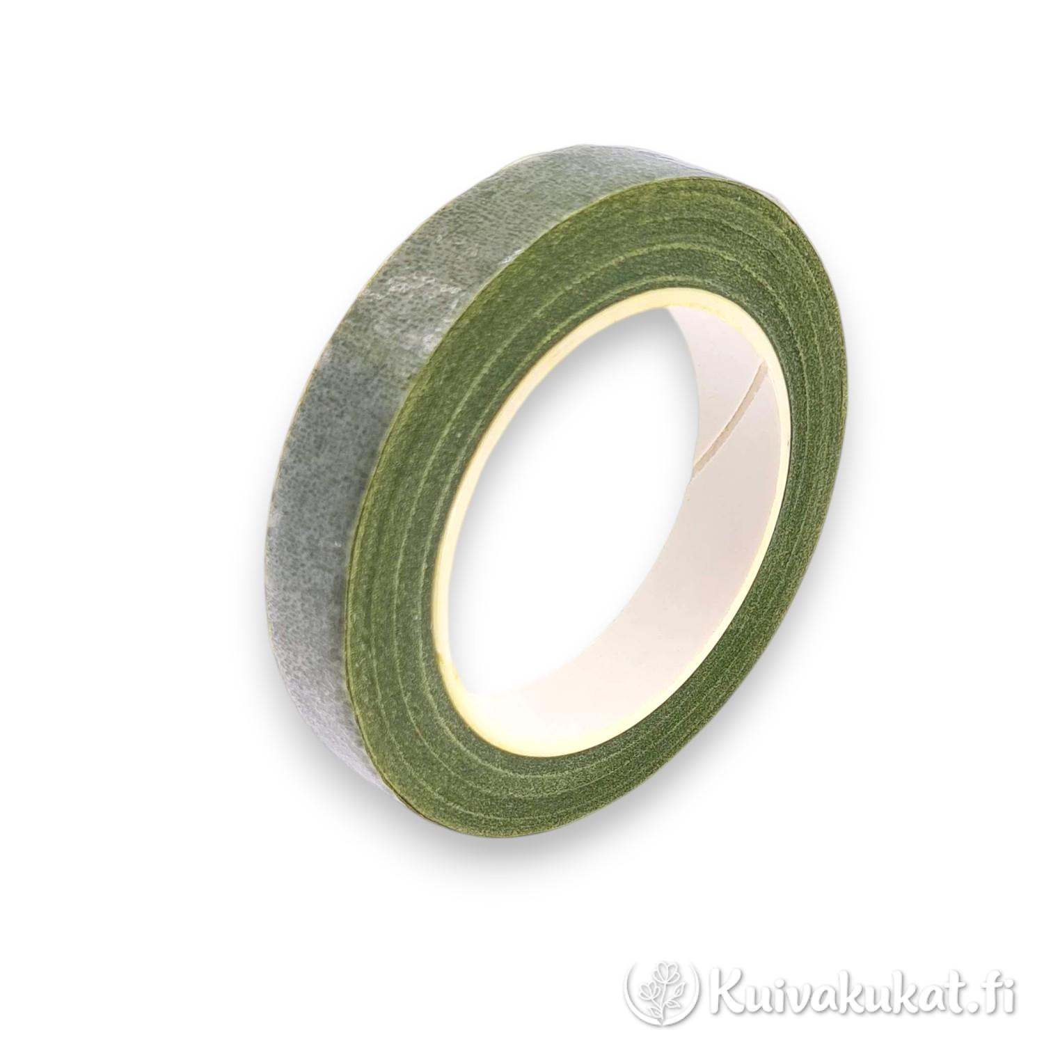 Rulla khakinvihreää kukkateippiä valkoisella taustalla.